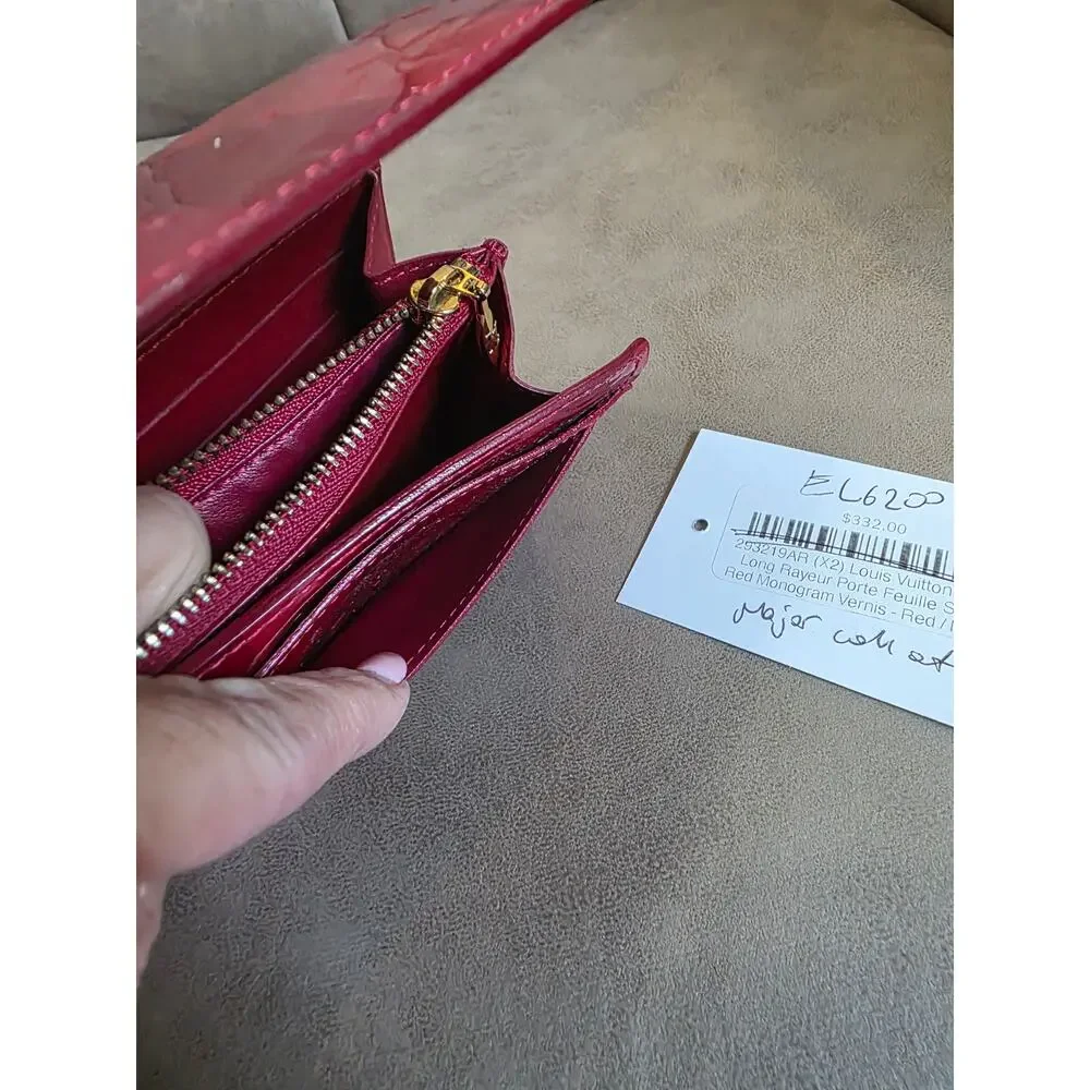 Louis Vuitton Vernis Rayures Sarah Wallet in Red Striped Patent Leather - Picture 15 of 15